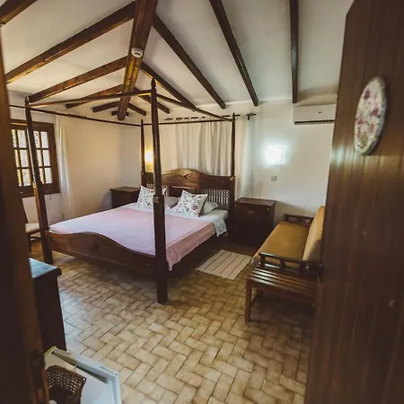 Vasilias Nikoklis Herberg 4*