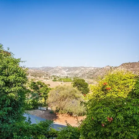 Vasilias Nikoklis Herberg 4*