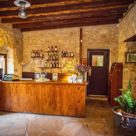 Vasilias Nikoklis Herberg 4*
